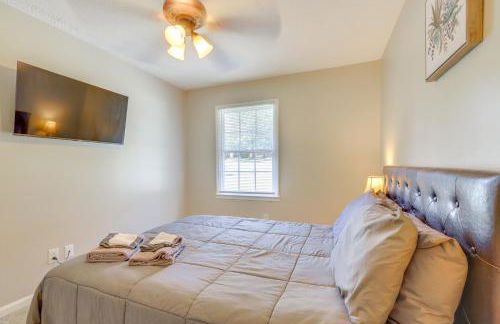 Deck and Game Room Family Home in Stockbridge! - Foto 17