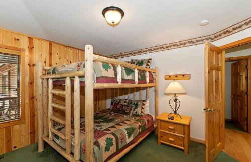 Teakwood Cozy Wood Cabin with Fireplace - Photo 45