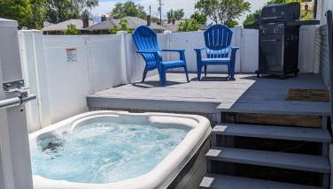 Modern Rustic Stay with Hot Tub near Downtown - Foto 4