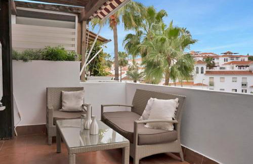 Elegance and luxury with a pool in Miraflores Golf - CASA GOLF RIVIERA PARK 3 2 E - Photo 6