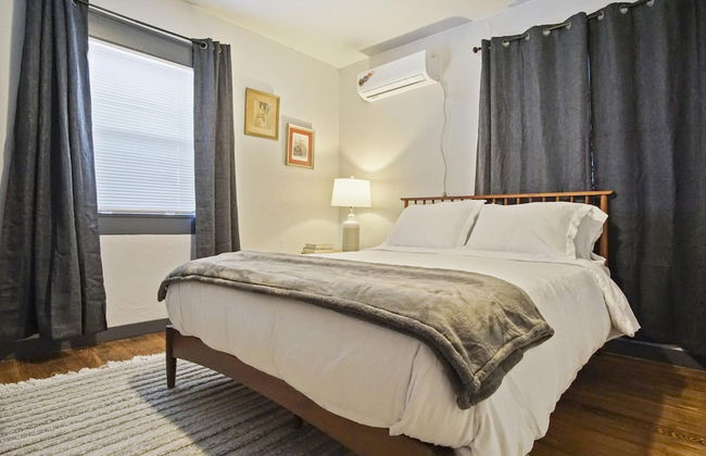 3-story 6-bedroom 4 Bathrooms 3min-asian Dist - Photo 29