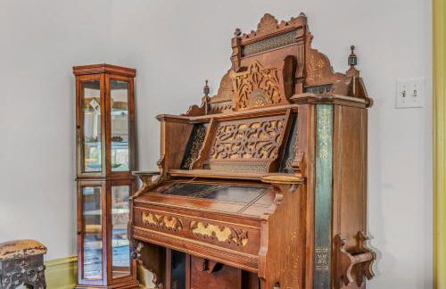 The Manor - Historic Mansion, Wifi, Covered Porch, Screen Porch, King Bed, Walk to Spas, Shops & Restaurants - Foto 77