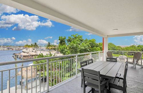 Eleuthera - 2x2 Fully Updated Old Town Waterfront Corner Condo - Photo 17