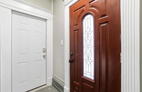 Escape to Raleigh Ave Glamour - Steps to the Beach - Foto 25