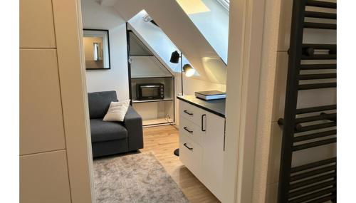 Cozy Design Top-Floor Studio in Karlsruhe-Mühlburg - APOLONIAliving - Apt2 - Photo 2