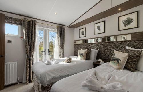 Peaceful Lake Retreat - Fishing Lakes, Heated Outdoor Swimming Pool 500yrds on Sister Park , Pool Open April to September - Foto 5