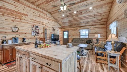 Cozy Cabin Firepit and Grill & 10 Mins to Main St - Foto 2
