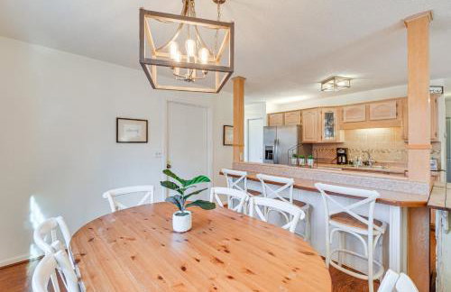 Lakefront Gem with Games in Westminster! - Foto 7