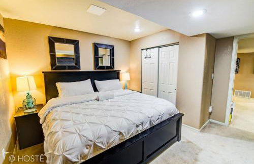 *H* 5BR Home Getaway w/HOT TUB ** - Foto 32