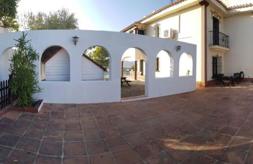 Preciosa villa con gran piscina y fabulosas vistas - Photo 35