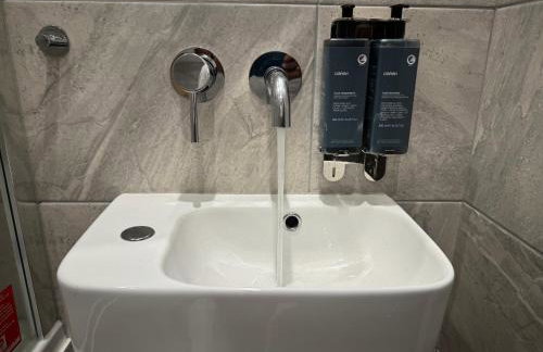 Luxury 6-Bed House - 6 En Suite- Jaquzzi Baths - Private Parking - Suitable for contractors - Foto 56