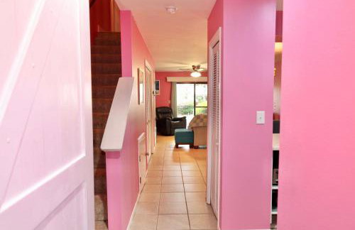 Pink Dream House - 2BR, Pools, Patios, & Walk to Ocean in Panama City Beach - Foto 31