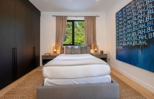 Luxury 6BR Beverly Hills Villa with Pool and Views - Photo 30