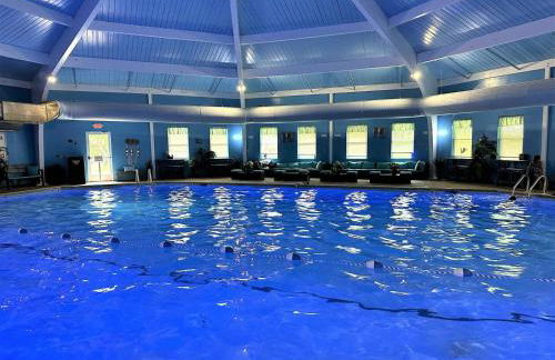 WOW!! Ultimate Pocono Retreat, Hot Tub, Game Room, Deck, Lakes, Skiing, Pools - Foto 40