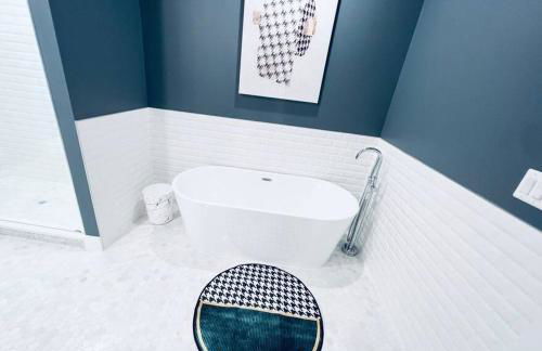 Designer 3BDR Penthouse with Private Rooftop Monument Views Near Popular H Street Corridor Parking Included Free Cancellation - Foto 13