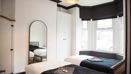 Entire Modern Home in Manchester and Near Peak District - Foto 2