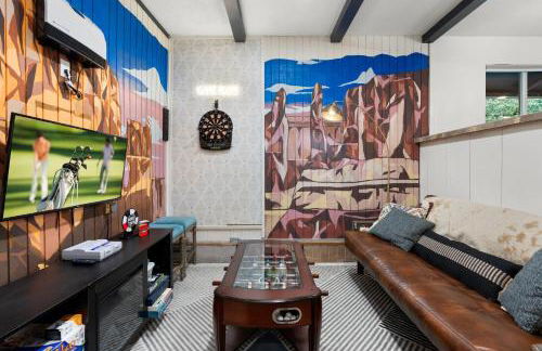 Walk to GC Train Depot and Route 66, king beds, game room, BBQ, firepit - Photo 3