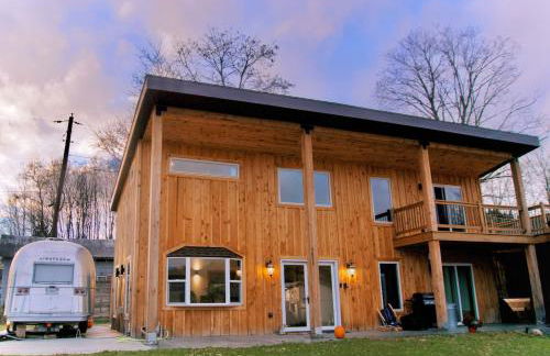 Secluded Private Retreat with Cabin & Vintage Airstream - Foto 2