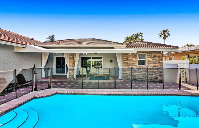 Luxe 4BR Waterfront w Htd Pool 5min to Beach - Foto 32