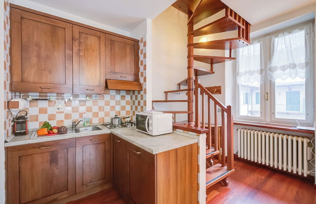 La Torre In The Center Of Town - Photo 10