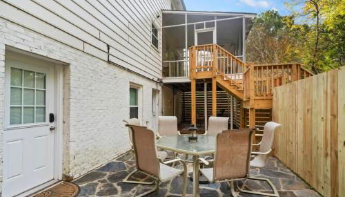 6 Min to North Hills - Private deck - In Unit Washer and Dryer - Foto 4