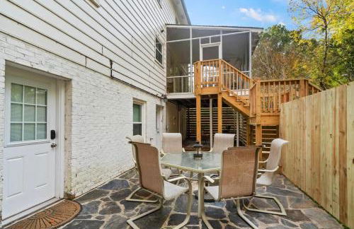 6 Min to North Hills - Private deck - In Unit Washer and Dryer - Foto 4