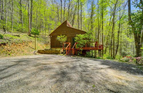 Spring Creekside Getaway at Whittier Cabin with Deck - Foto 28