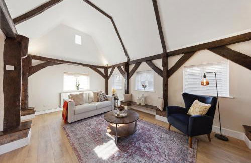 Charming cottage with hot tub & private garden - Photo 2