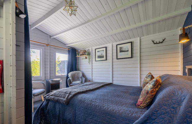 The Little Hide - Adult Only Camping Pods - Photo 9