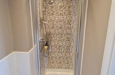 Cute 3 Bedroom House Near Etihad Stadium and CoOp arena with parking - Foto 17