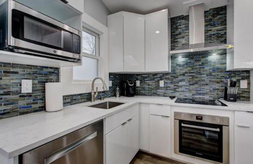 The Lilly Pad Brand New in Hyde Park! Pet Friendly, fully fenced yard, walking distance to Hyde Park shops, and dining and Camel's Back Park - Photo 2