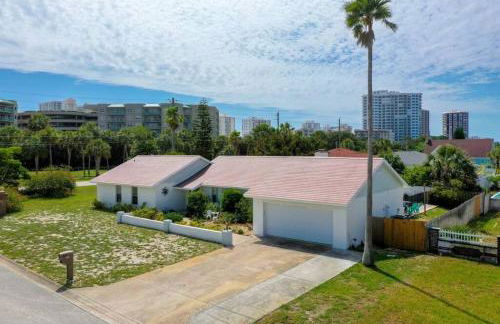 Large pool home and blocks away from the beach - Foto 47