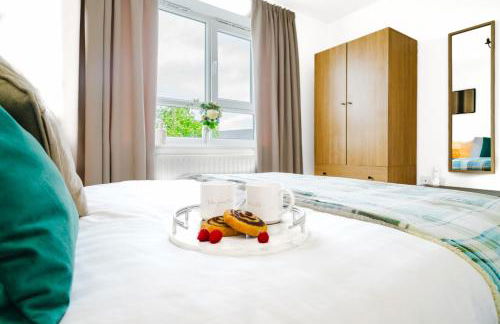 2BR Flat Near City Centre with Free Parking - Foto 46