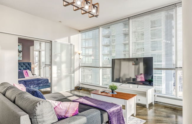 Luxury 2BR Condo - Downtown City Views - Photo 14