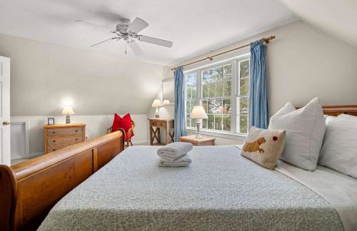 Cozy Bungalow Close to Downtown - Foto 21