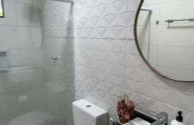 ESPAÇO PÉROLA GUANABARA, 70 Metros do Mar, 4 Suítes independentes COM AR, Área Gourmet Integrada com Piscina,Churrasqueira, 900 Metros de CASTELHANOS, ideal para FAMÍLIAS E AMIGOS - Foto 30