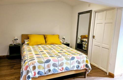 Treetops Lodge, private Cornish hideaway, parking, garden - Foto 35