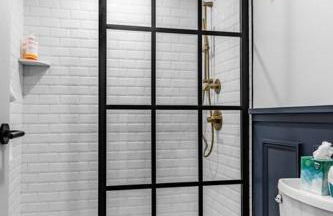 King Bed, DTWN Historic Hotel, Fiber Wifi, 50 in Roku TV, Room # 106 - Foto 6