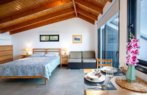 The Wave House - Oceanfront - Photo 8