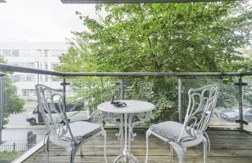 Elegant 2-Bedroom Apartment with Balcony - Foto 3