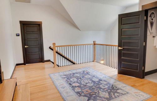 Luxurious Lake Front Estate, Sleeps 20, Game Room and Pet Friendly - Foto 20