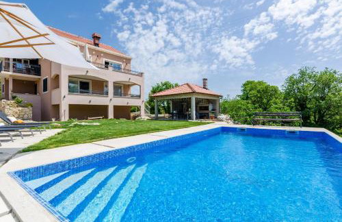 Villa Majkovica - 4 Bedroom Villa with Private Pool & En-Suite Bathrooms & Parking - Photo 1
