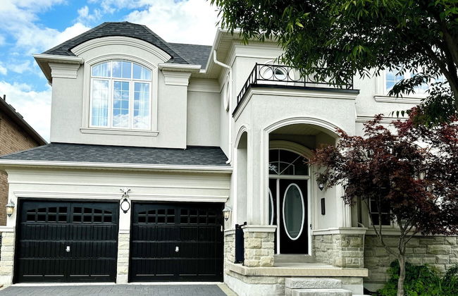 Spacious 4-Bedroom Retreat - Photo 48