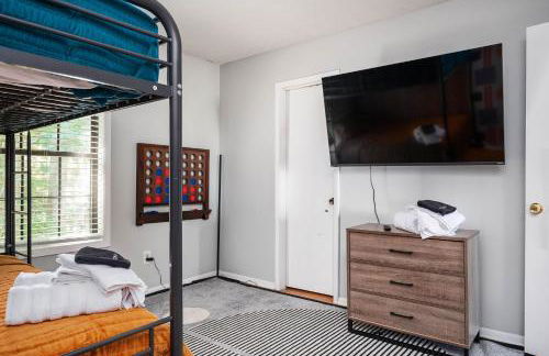 Vibrant Family Retreat~Sleeps 8~2 Kings~ Game Room - Foto 20