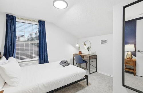 Luxury Living w Backyard Pool Oasis 5BD 3BA - Foto 26