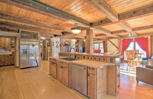 Timeless Red Sox Retreat with Scenic Mountain Views! - Foto 10