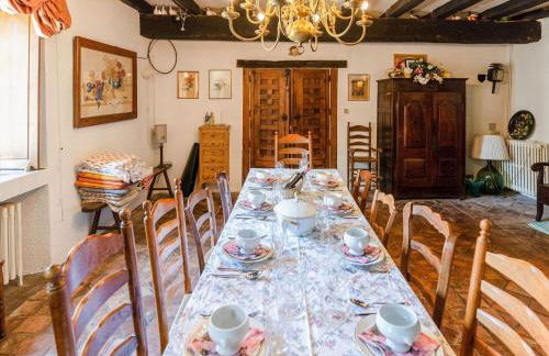 Beautiful Castle in Le Veurdre with Private Pool - Foto 17