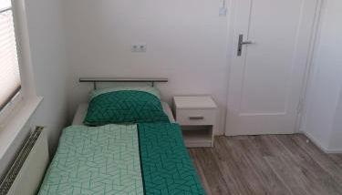 Ferienhaus Stein, TOP Monteurwohnung, 5 große Einzelzimmer, Doppelzimmer, Übernachtung bis 8 Personen möglich - Foto 5