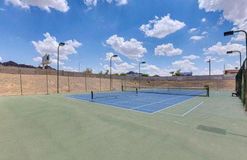 Getaway with Balcony and Spa 13 Mi to Old Town - Foto 30