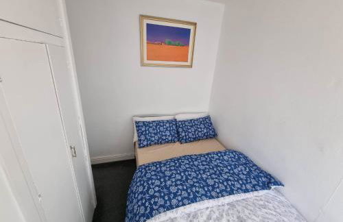 2 Bedroom House Perfect for Family Work Stays Easy Access to Manchester Oldham - Foto 9